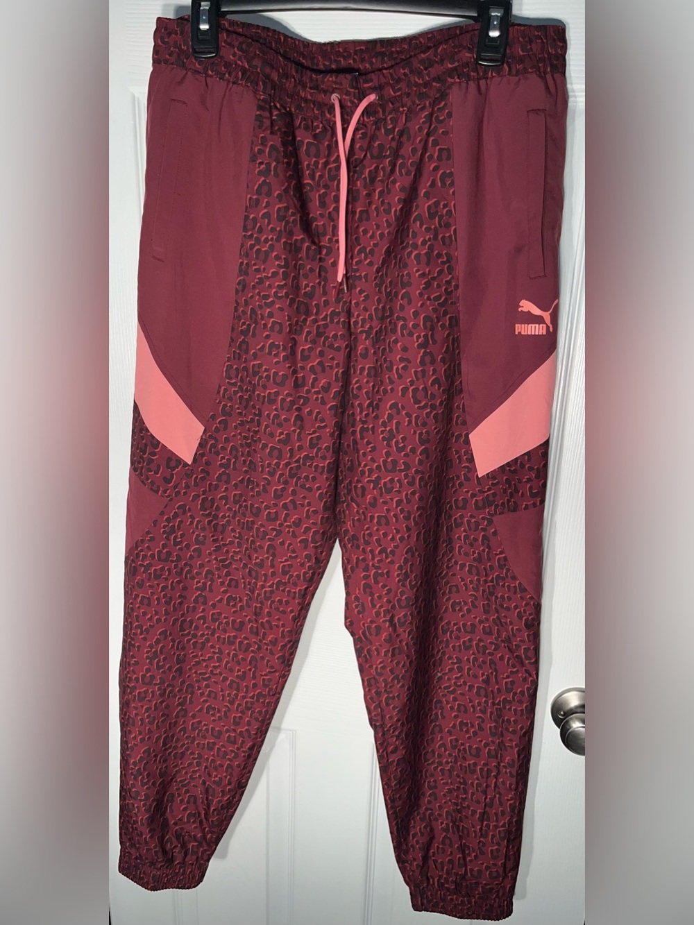 Puma Women’s Burgundy Pink Leopard Cheetah Print Sweatpants Size Large